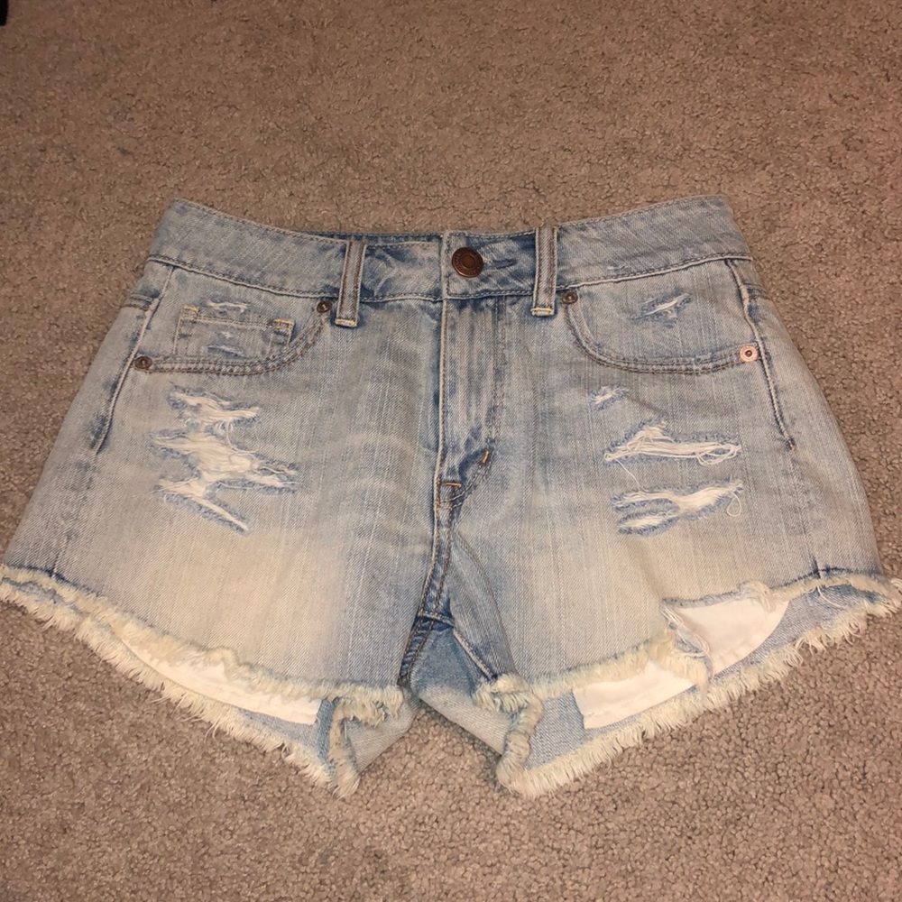 AMERICAN EAGLE HIGH RISE LIGHT WASH SHORTS
